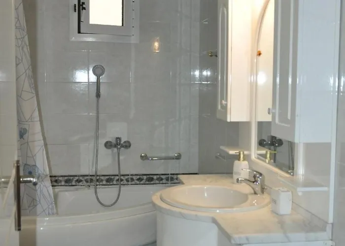 Diomidi's House בית נופש *